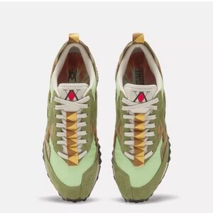 Reebok x Hunter x Hunter LX2200  M 8.5/ W 10 
BNWOT